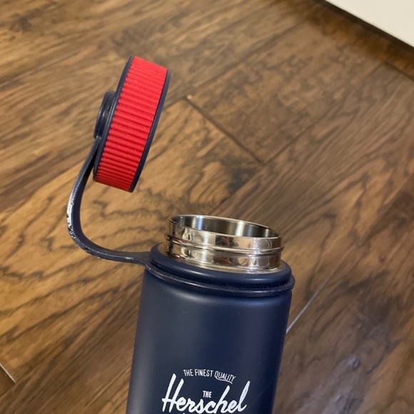 Herschel navy water bottle 18oz 530ml - Picture 7 of 14